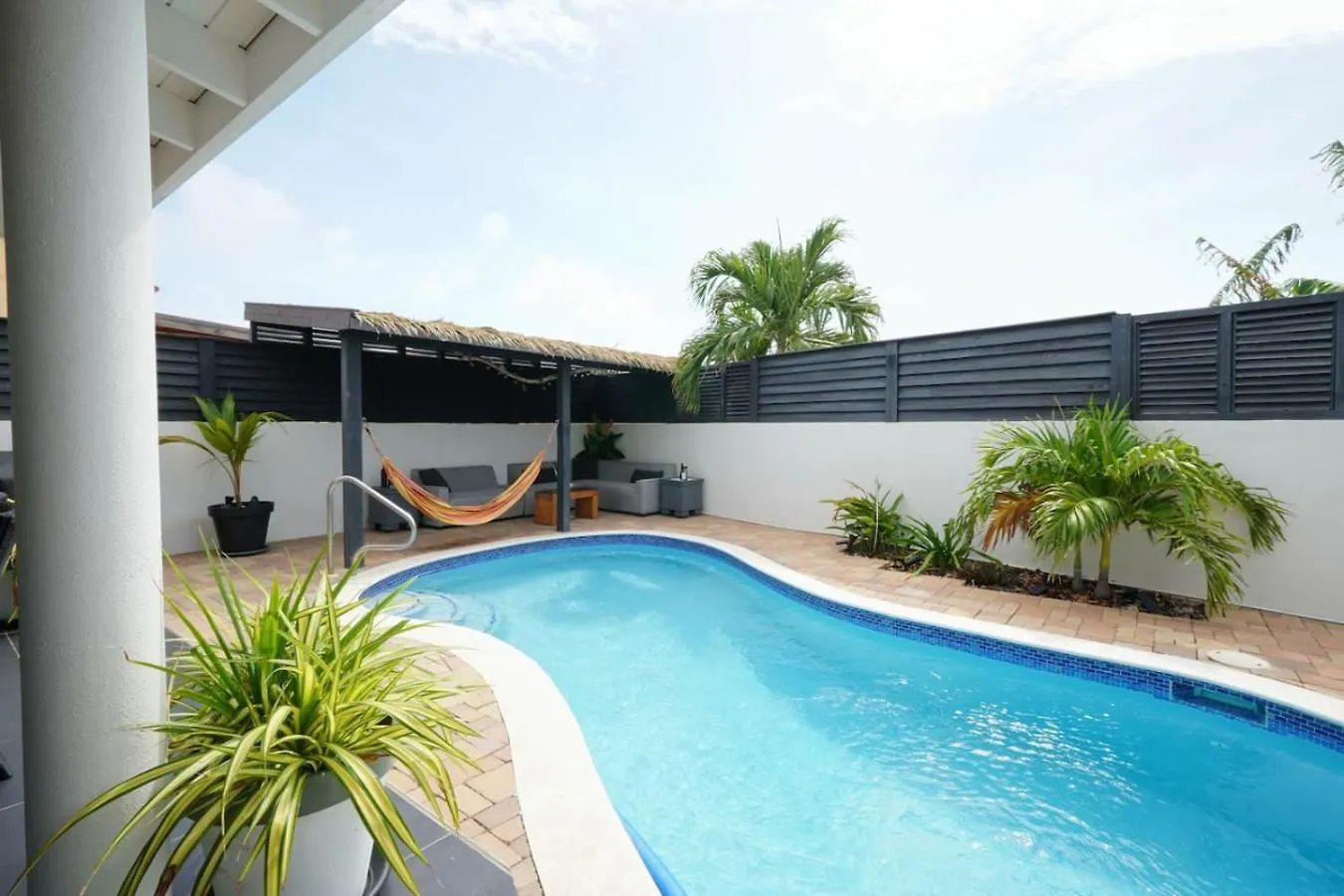 Tatil Evi New 3Br 2Ba Modern Clean Calbas Villa With Pool Oranjestad